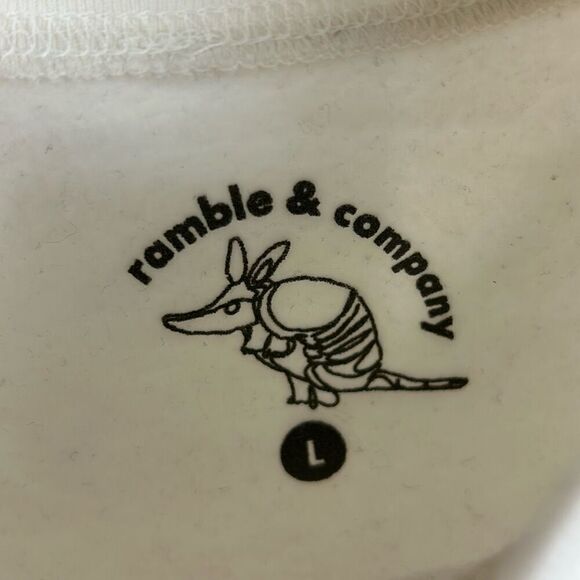 Ramble & Company Sweatshirt Sz Large We Rise By Lifting Others Cream Blue Crewne - Picture 3 of 6